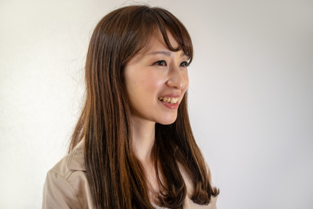 ブラウンヘアーの女性
