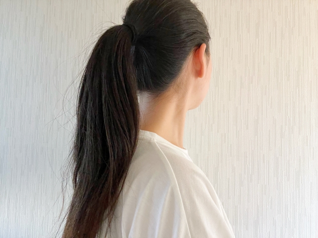 ポニーテールの女子