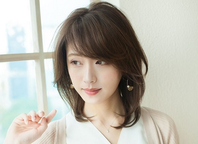 ミディアムヘアーの女性
