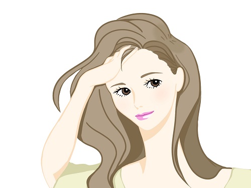 男性が惹かれる女性が髪の毛に触れる仕草