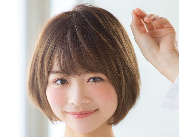 プックリした頬の女性