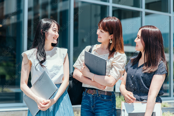 女子大生