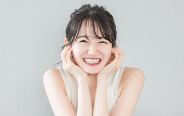 笑顔が可愛い女性
